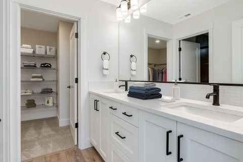 Tiny photo for 60857 SE Barstow Place, Bend, OR 97702 (MLS # 220212751)