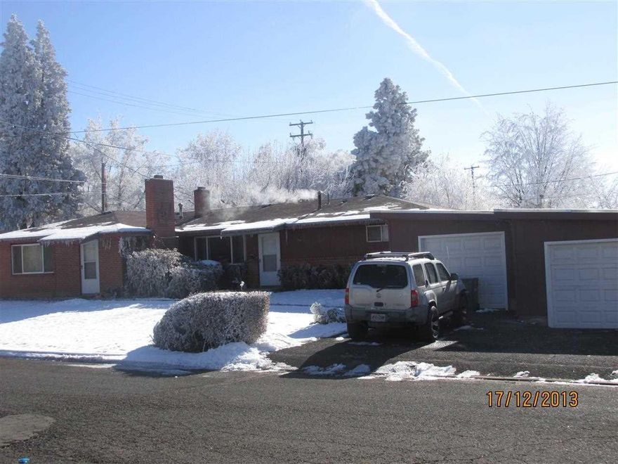 Perfect For Investment Property. Newer Garages, Good Area, Close To Oit, Parks...Seller Will Look At All Offers