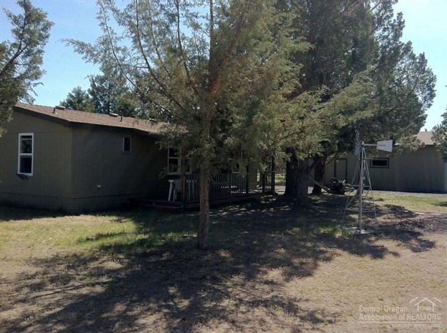 Ready to move in: 3 bedroom, 2 bath home located in the heart of Crooked River Ranch. Home features an open concept with master suit and a large walk-in closet. This property also has a large shop/garage to keep you toys nice and secure.