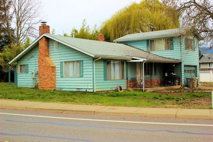 This home is located in a highly desirable area in Grants Pass. Close to schools, shopping, park & freeway access! Lots of privacy with a spacious bedroom upstairs! Beautiful new tile countertops & double oven exceed your kitchen expectations!