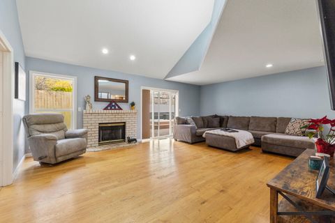 Tiny photo for 5615 Basin View Drive, Klamath Falls, OR 97603 (MLS # 220215450)