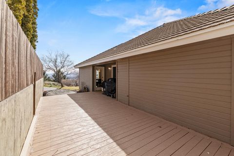 Tiny photo for 5615 Basin View Drive, Klamath Falls, OR 97603 (MLS # 220215450)