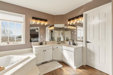 Tiny photo for 5615 Basin View Drive, Klamath Falls, OR 97603 (MLS # 220215450)