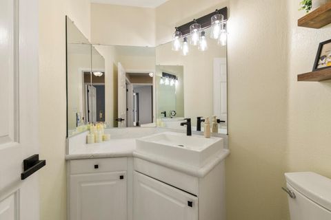 Tiny photo for 5615 Basin View Drive, Klamath Falls, OR 97603 (MLS # 220215450)