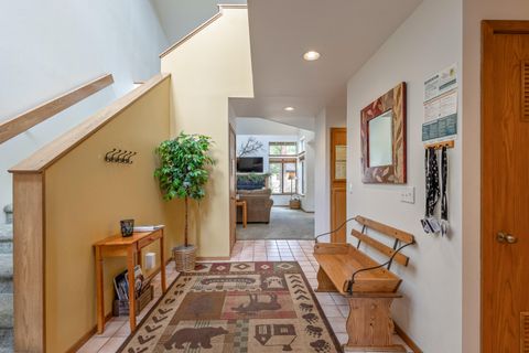 Tiny photo for 17714 Lake Aspen Court #9, Sunriver, OR 97707 (MLS # 220212150)