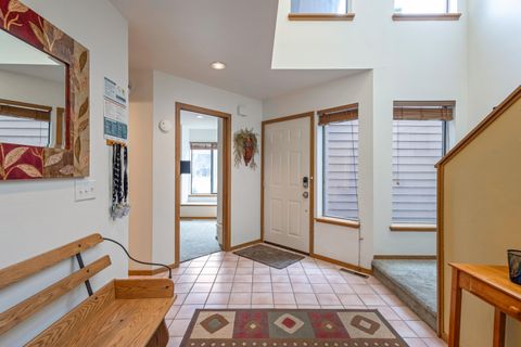Tiny photo for 17714 Lake Aspen Court #9, Sunriver, OR 97707 (MLS # 220212150)