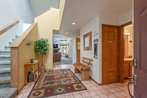 Tiny photo for 17714 Lake Aspen Court #9, Sunriver, OR 97707 (MLS # 220212150)