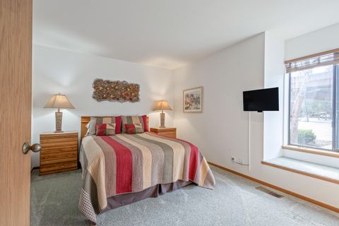 Tiny photo for 17714 Lake Aspen Court #9, Sunriver, OR 97707 (MLS # 220212150)