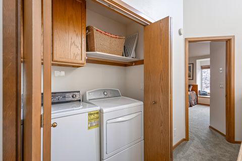 Tiny photo for 17714 Lake Aspen Court #9, Sunriver, OR 97707 (MLS # 220212150)