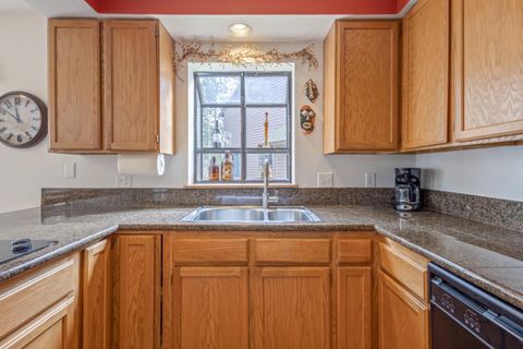 Tiny photo for 17714 Lake Aspen Court #9, Sunriver, OR 97707 (MLS # 220212150)