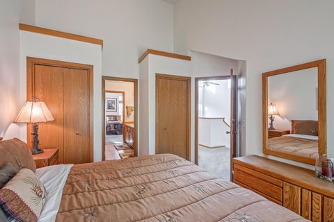 Tiny photo for 17714 Lake Aspen Court #9, Sunriver, OR 97707 (MLS # 220212150)