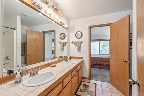 Tiny photo for 17714 Lake Aspen Court #9, Sunriver, OR 97707 (MLS # 220212150)