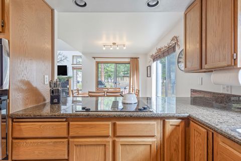 Tiny photo for 17714 Lake Aspen Court #9, Sunriver, OR 97707 (MLS # 220212150)