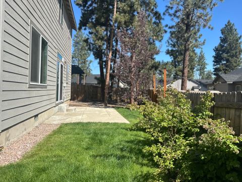 Tiny photo for 746 N Roundhouse Court, Sisters, OR 97759 (MLS # 220212390)