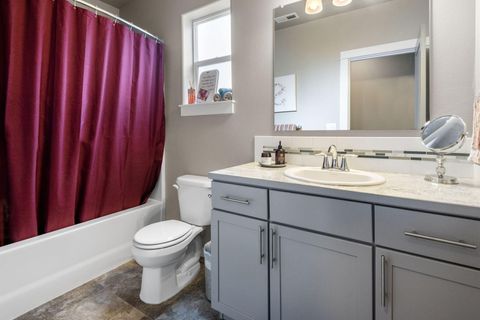 Tiny photo for 746 N Roundhouse Court, Sisters, OR 97759 (MLS # 220212390)