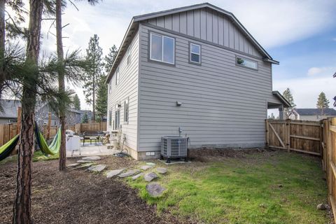 Tiny photo for 746 N Roundhouse Court, Sisters, OR 97759 (MLS # 220212390)