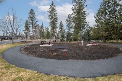 Tiny photo for 746 N Roundhouse Court, Sisters, OR 97759 (MLS # 220212390)