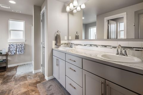 Tiny photo for 746 N Roundhouse Court, Sisters, OR 97759 (MLS # 220212390)