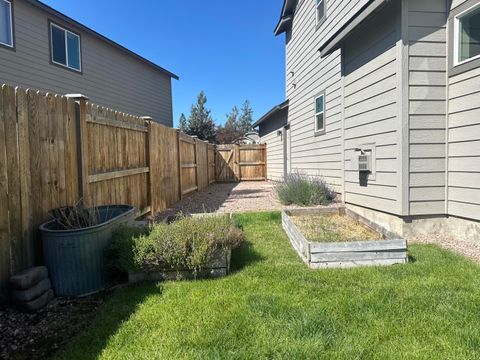 Tiny photo for 746 N Roundhouse Court, Sisters, OR 97759 (MLS # 220212390)