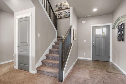 Tiny photo for 746 N Roundhouse Court, Sisters, OR 97759 (MLS # 220212390)