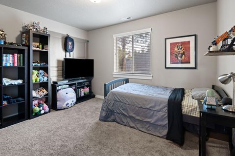 Tiny photo for 746 N Roundhouse Court, Sisters, OR 97759 (MLS # 220212390)