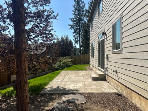 Tiny photo for 746 N Roundhouse Court, Sisters, OR 97759 (MLS # 220212390)