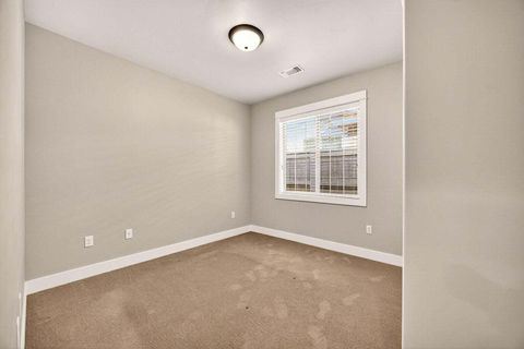 Tiny photo for 3957 Shamrock Drive, Medford, OR 97504 (MLS # 220214811)