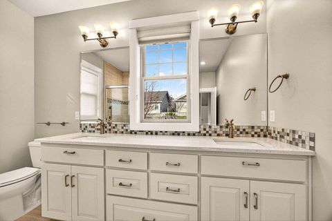 Tiny photo for 3957 Shamrock Drive, Medford, OR 97504 (MLS # 220214811)