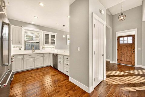 Tiny photo for 3957 Shamrock Drive, Medford, OR 97504 (MLS # 220214811)