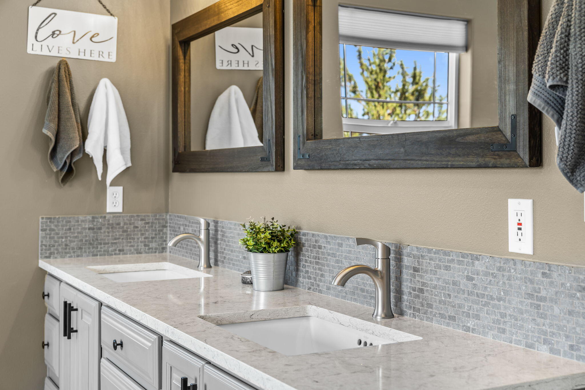 Mtn View Estate - Residential