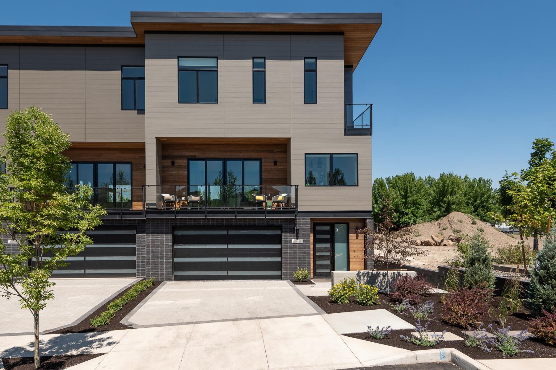 212 SW Log Court

                                                                             Bend                                

                                    , OR - $1,799,750