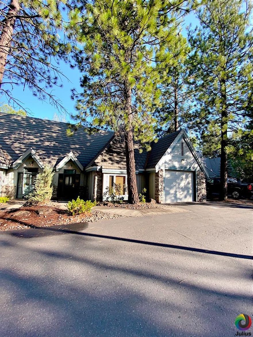 TH# 35 - B -- 10% Deeded ownership in this large beautifully decorated and furnished townhome. StoneRidge has a clubhouse with a pool, workout room, Jacuzzi/hot tub, steam room and sauna. Tennis courts and bikes available. A professional management team is onsite to assist with any needs owners may have. This home is a rental option home and you can exchange weeks through RCI. Home was beautifully refurbished in March 2019