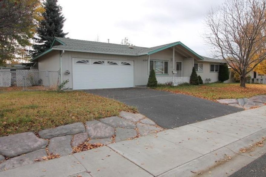 This property is on a fantastic large corner lot. Well maintained. No neighbors on the one side. The kitchen area opens to the family room. 3 bedrooms and 2 bathrooms just waiting for that new owner.