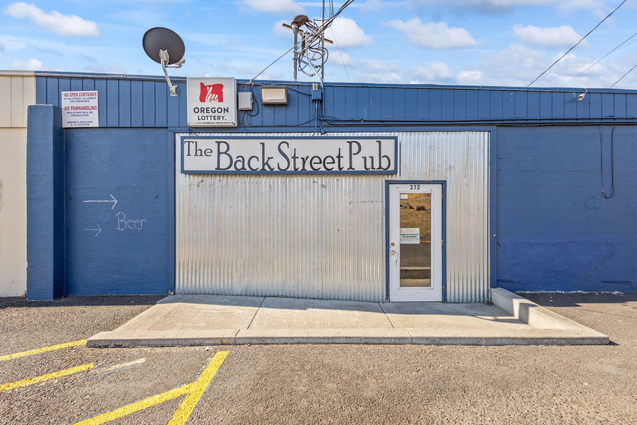 Main image without alt text