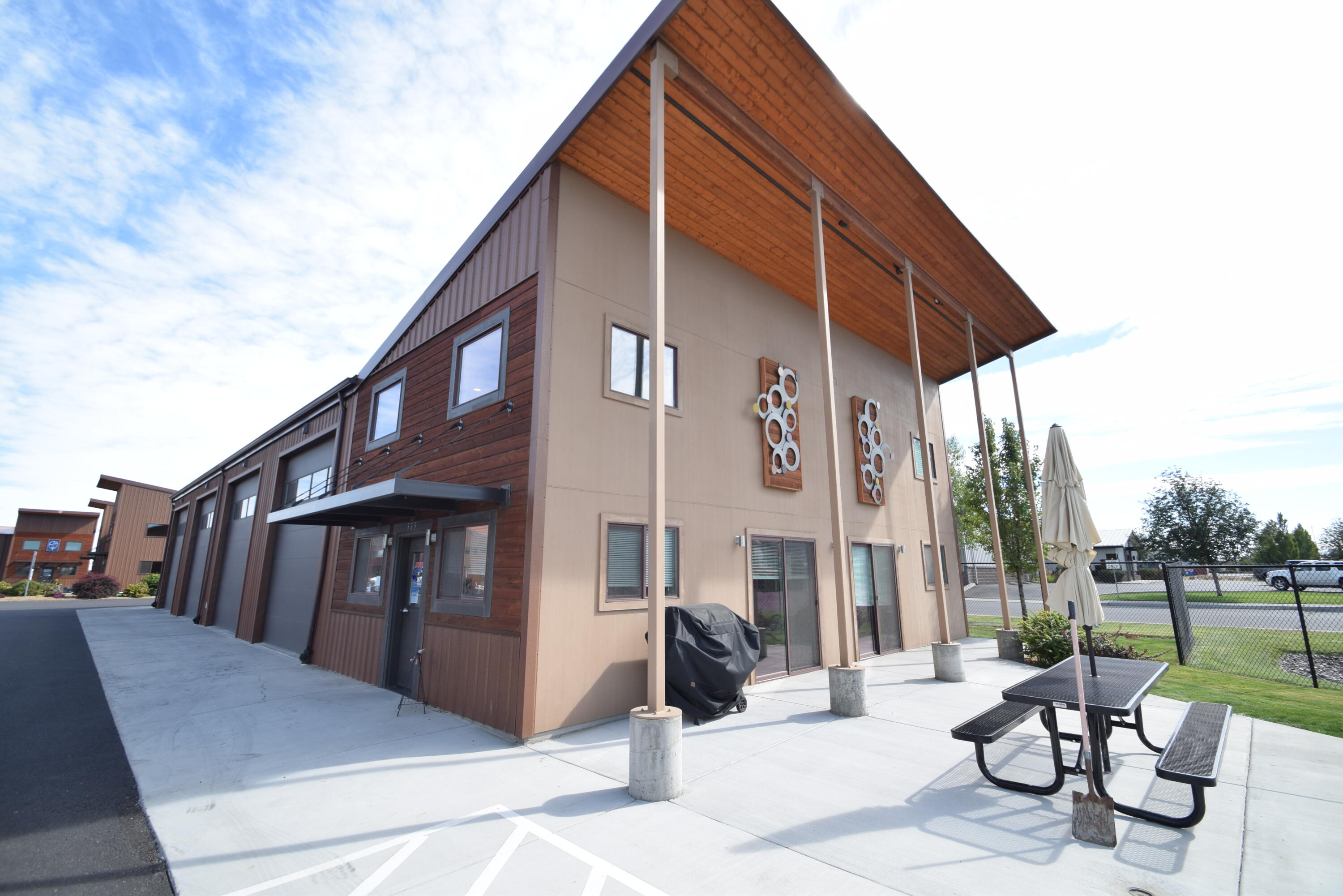 Pioneer Business Prk - Commercial Sale