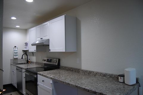 Tiny photo for 2240 Maplewood Drive S, Salem, OR 97306 (MLS # 220213219)