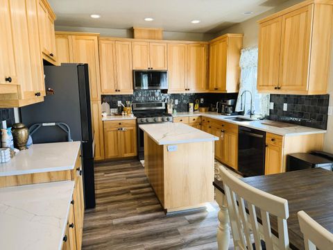 Tiny photo for 7530 Andrew Drive, Klamath Falls, OR 97603 (MLS # 220217367)