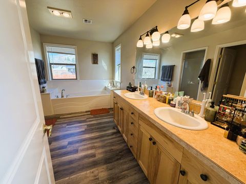 Tiny photo for 7530 Andrew Drive, Klamath Falls, OR 97603 (MLS # 220217367)