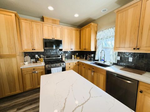 Tiny photo for 7530 Andrew Drive, Klamath Falls, OR 97603 (MLS # 220217367)