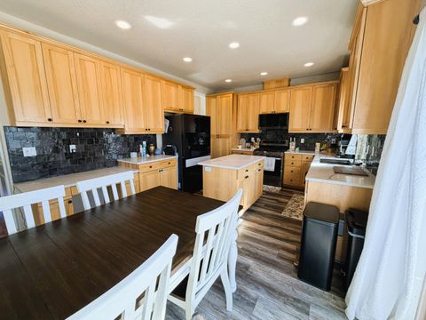 Tiny photo for 7530 Andrew Drive, Klamath Falls, OR 97603 (MLS # 220217367)