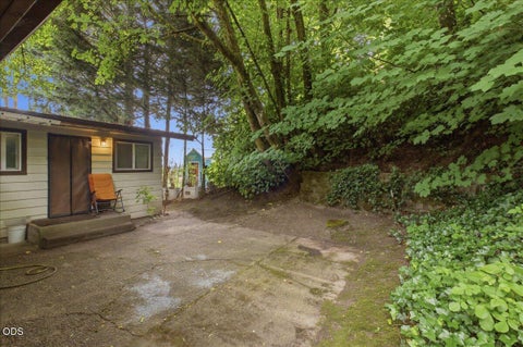 Tiny photo for 7339 S Corbett Avenue, Portland, OR 97219 (MLS # 220223450)