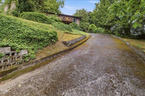 Tiny photo for 7339 S Corbett Avenue, Portland, OR 97219 (MLS # 220223450)