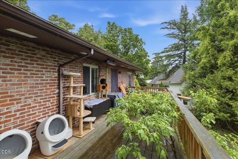 Tiny photo for 7339 S Corbett Avenue, Portland, OR 97219 (MLS # 220223450)