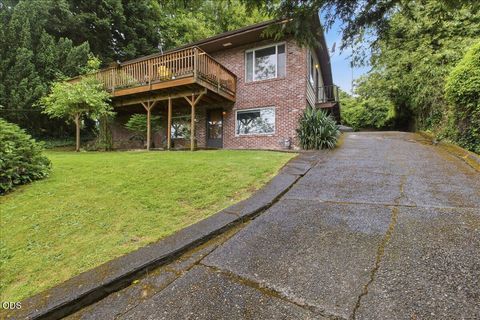 Tiny photo for 7339 S Corbett Avenue, Portland, OR 97219 (MLS # 220223450)