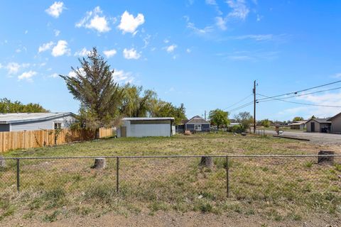 Tiny photo for 847 C Avenue, Terrebonne, OR 97760 (MLS # 220220228)