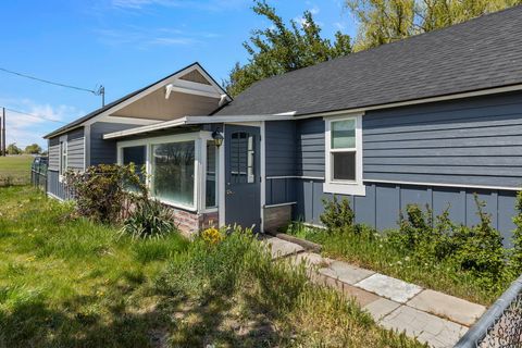Tiny photo for 847 C Avenue, Terrebonne, OR 97760 (MLS # 220220228)