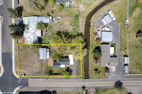 Tiny photo for 847 C Avenue, Terrebonne, OR 97760 (MLS # 220220228)