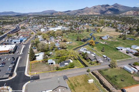 Tiny photo for 847 C Avenue, Terrebonne, OR 97760 (MLS # 220220228)