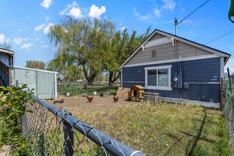 Tiny photo for 847 C Avenue, Terrebonne, OR 97760 (MLS # 220220228)