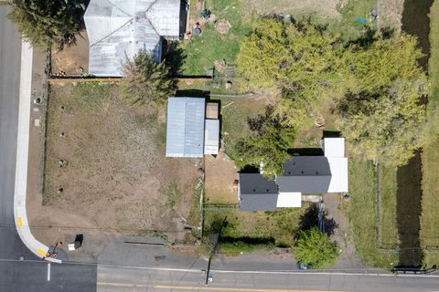 Tiny photo for 847 C Avenue, Terrebonne, OR 97760 (MLS # 220220228)